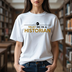 T-SHIRTS CONFIE EM MIM QUE SOU HISTORIADOR