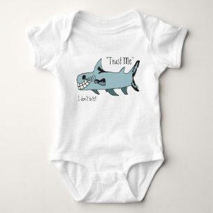 T-shirts Confie-me. Eu não mordo o tubarão