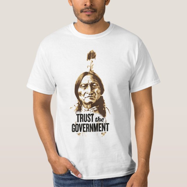 T-shirts Confie o governo - ironia (Frente)