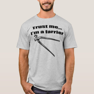T-shirts Confie que eu mim é um farrier.
