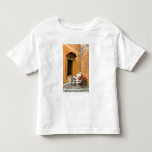 T-shirts Configuração de mesa na calçada, Chania, Creta, Gr