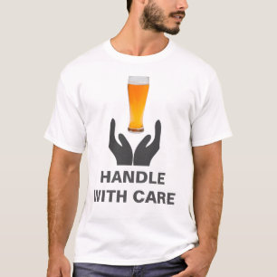 T-shirts Copo de Cerveja Manuseie com Cuidado Branca Divert