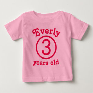 T-shirts Cor-de-rosa personalizado com três anos