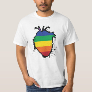 T-shirts coração anatômico do arco-íris