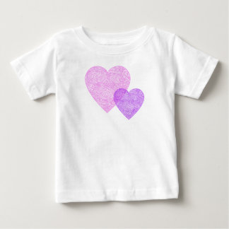 T-shirts Corações de impressão digital roxa e rosa