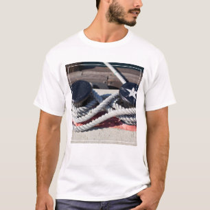 T-shirts Corda amarrada a dois postes de amarração