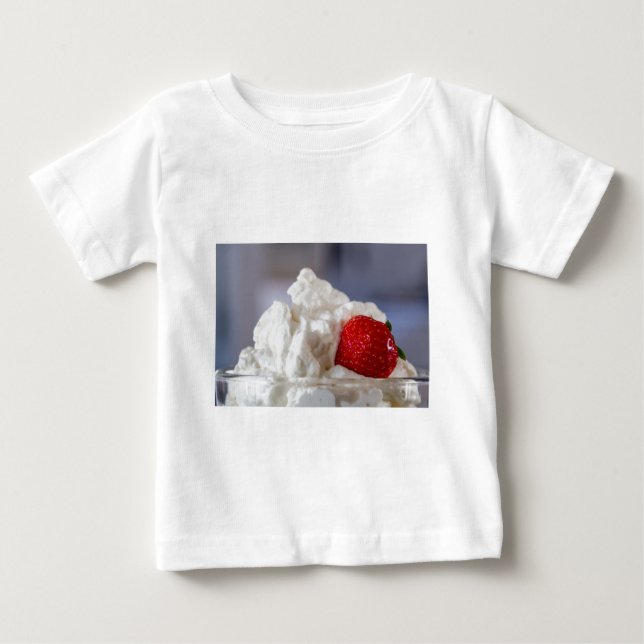 T-shirts Creme com morangos numa taça de vidro (Frente)