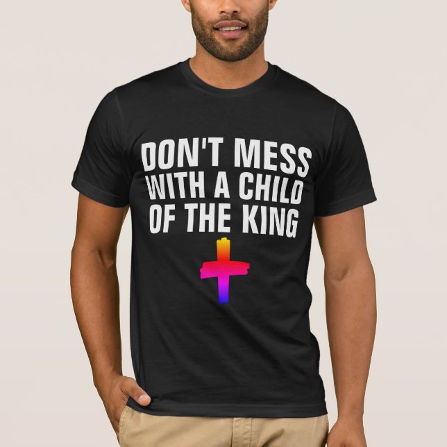T-Shirts CRISTÃOS, NÃO SE INCOMODE COM O FILHO DO  (Frente)