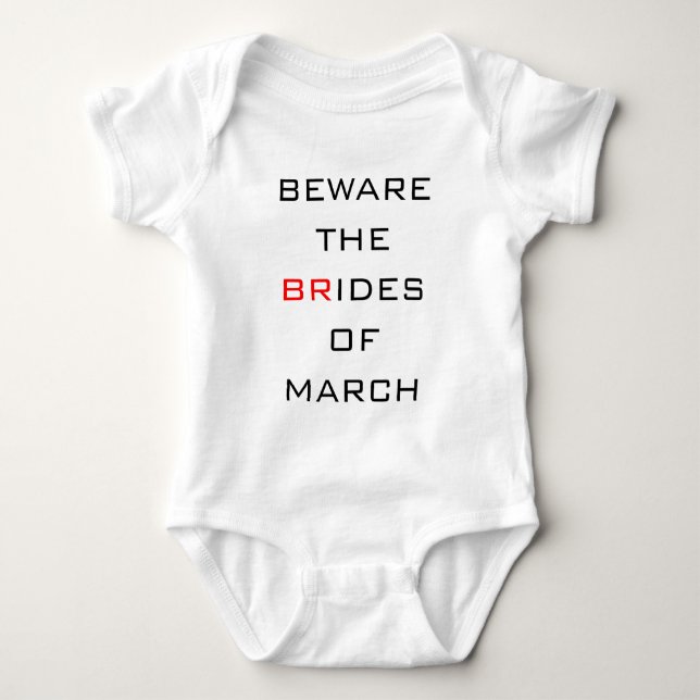 T-shirts Cuidado com as Noivas de Março Casamento Divertido (Frente)
