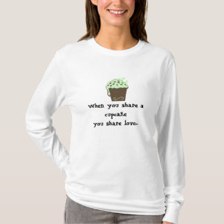T-shirts Cupcake de Chocolate com Menta com Dito