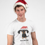 T-shirts Dachshund Santa Clause Encantador Engraçado Natal<br><div class="desc">Um filhote de cachorro preto e salsicha bronzeado e cabeludo vestindo um chapéu de Papai Noel. Esta engraçada camisa de Natal Dachshund está disponível em muitos estilos, incluindo t-shirts, camisas de manga longa e capuzes. Divertido, roupa do amante do cachorro para o próximo encontro de férias. Visite o Doodle World...</div>