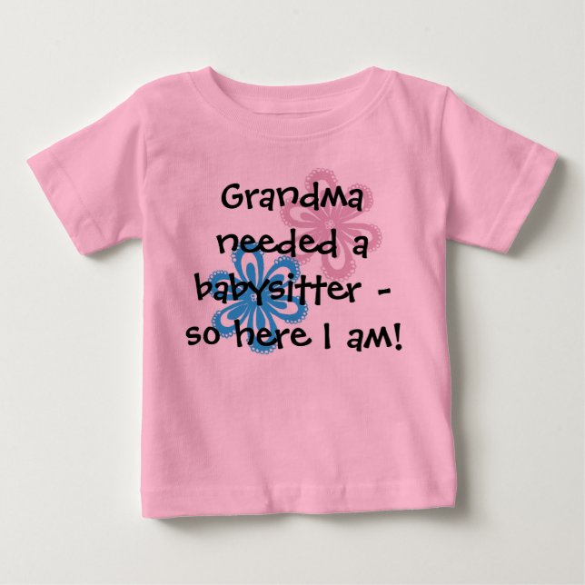 T-shirts Duas Flores A Vovó Precisava de uma Babá... Camise (Frente)