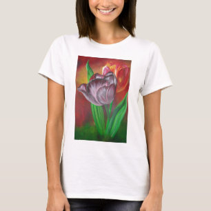 T-shirts Duas Tulipas Contra Fundo Vermelho