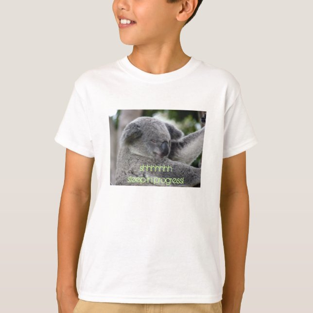 T-shirts ela dorme em progresso! (Frente)