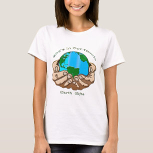 T-shirts ELA ESTÁ EM NOSSA Coleção DE MÃOS