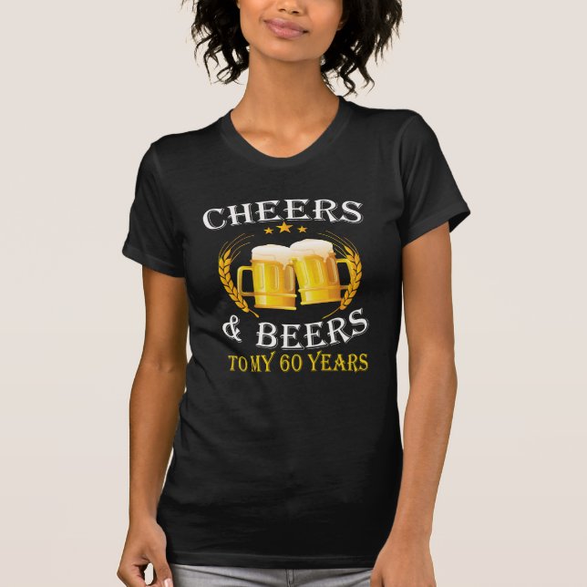 T-shirts Elogios e cervejas a meus 60 anos - t do presente (Frente)