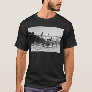 T-shirts Empregada doméstica do vintage da névoa, cerca d