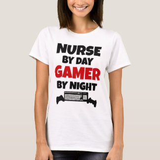 T-shirts Enfermeira do Day Gamer pela Noite