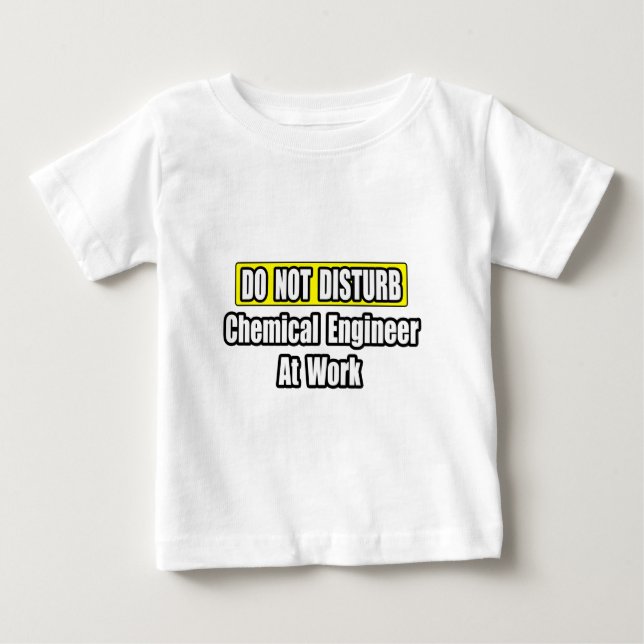 T-shirts Engenheiro Químico No Trabalho (Frente)