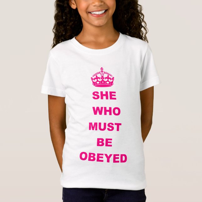 T-shirts Engraçado ela que deve ser obedecida. (Frente)