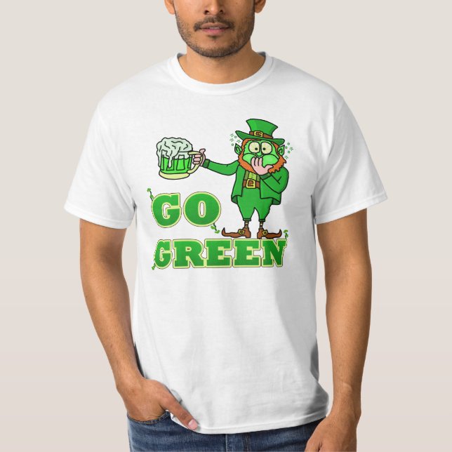 T-shirts Engraçado Leprechaun do Bebendo "Vá Verde" (Frente)