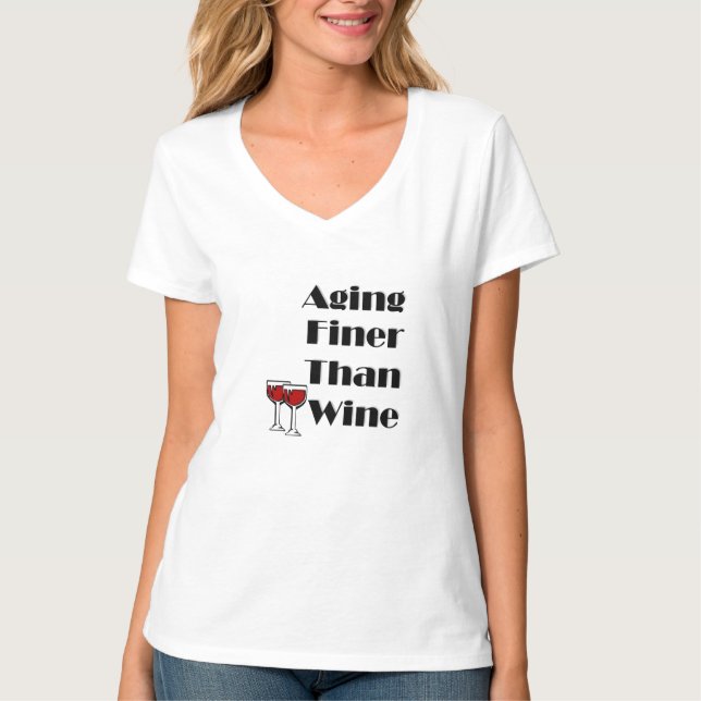 T-shirts Envelhecimento Mais Fino Que Vinho (Frente)