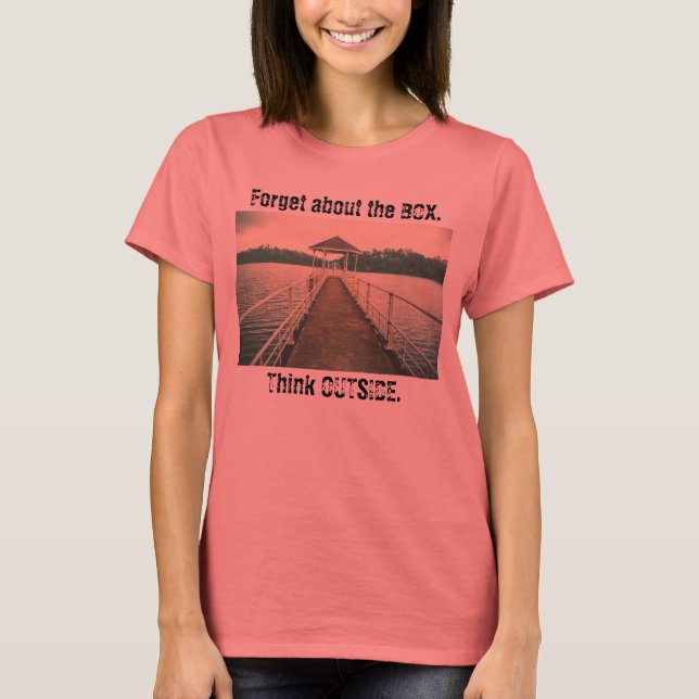 T-shirts Esqueça a Caixa. Pense Fora. Lago com Dock Tee (Frente)