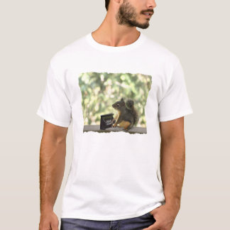 T-shirts Esquilo que joga o piano