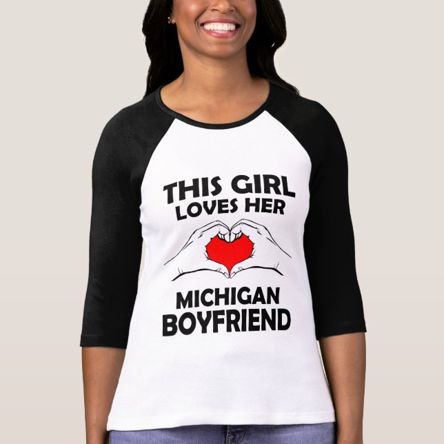 T-shirts esta menina ama seu namorado de michigan (Frente)