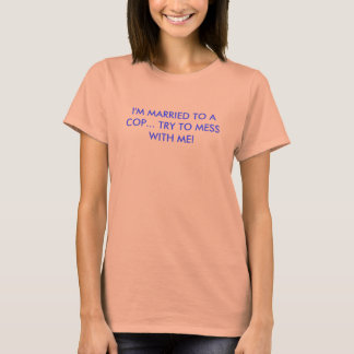 T-SHIRTS ESTOU CASADO COM UM POLICIAL... TENTE MESMO COMIGO