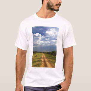 T-shirts Estrada de terra primitiva no norte