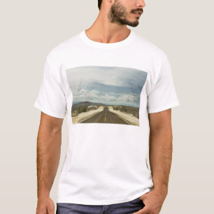 T-shirts Estrada reta longa com a paisagem de Baja do