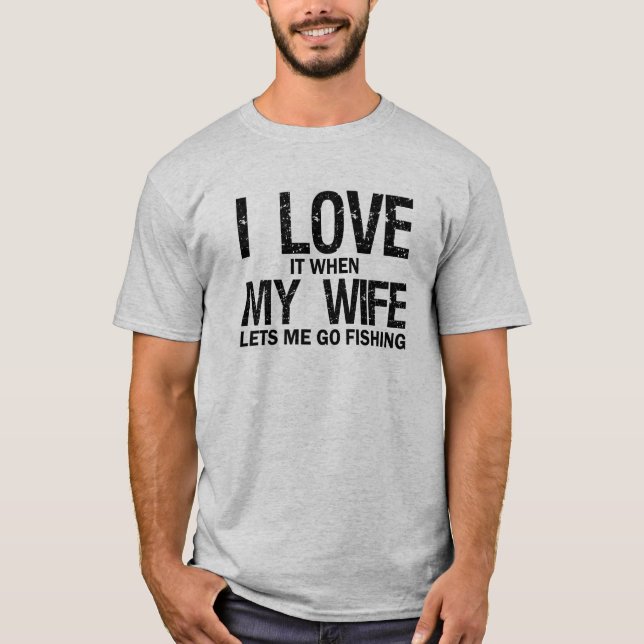 T-shirts EU AMO-O quando MINHA ESPOSA me deixa ir pescar (Frente)