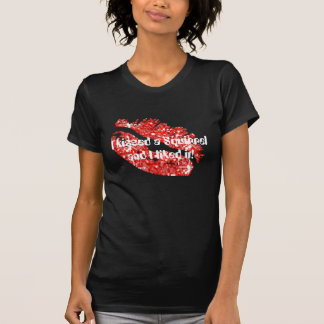 T-shirts Eu beijei um esquilo e eu gostei d! -