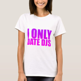 T-shirts Eu dato somente DJs - disco-jóquei namorando da