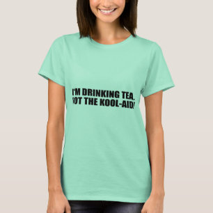 T-shirts Eu ESTOU BEBENDO O CHÁ. NÃO O KOOL-AID.