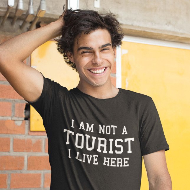 T-shirts Eu Não Sou Turista Eu Moro Aqui (Criador carregado)