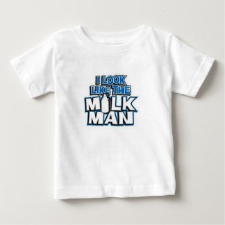 T-shirts Eu pareço com o homem do leite