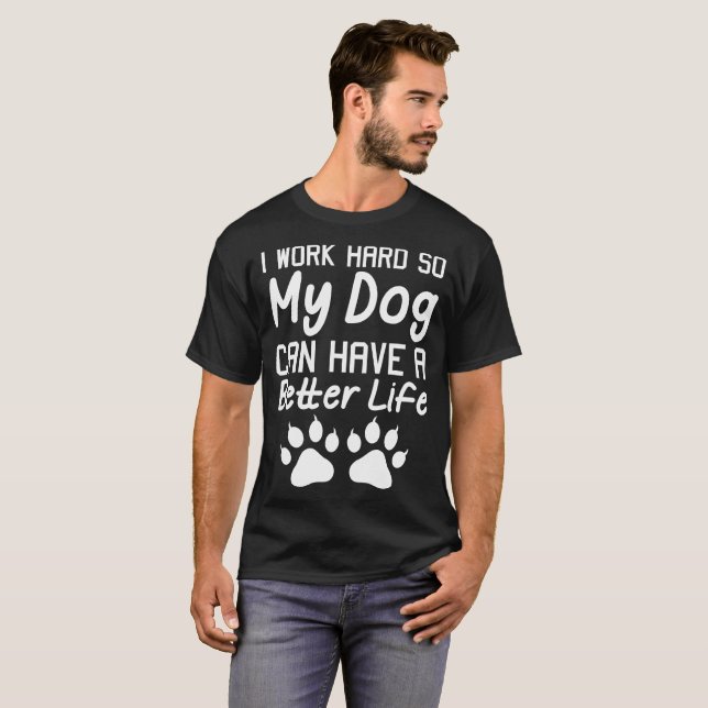 T-shirts Eu trabalho o duro assim que meu cão pode ter o (Frente Completa)