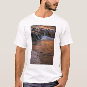 T-shirts EUA, Utah, Escalante Wilderness. Cachoeira em