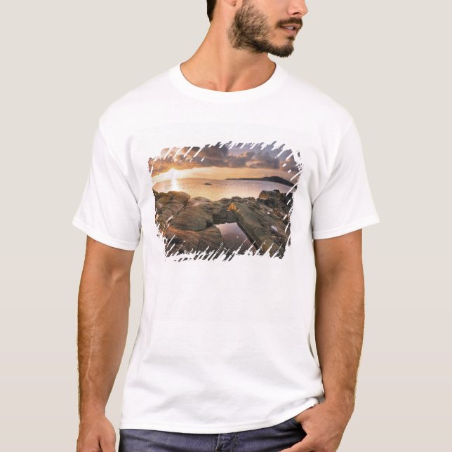 T-shirts EUA, Washington, Ilhas San Juan.  Um dramático 2 (Frente)