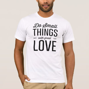 T-shirts Faça coisas pequenas com grande amor