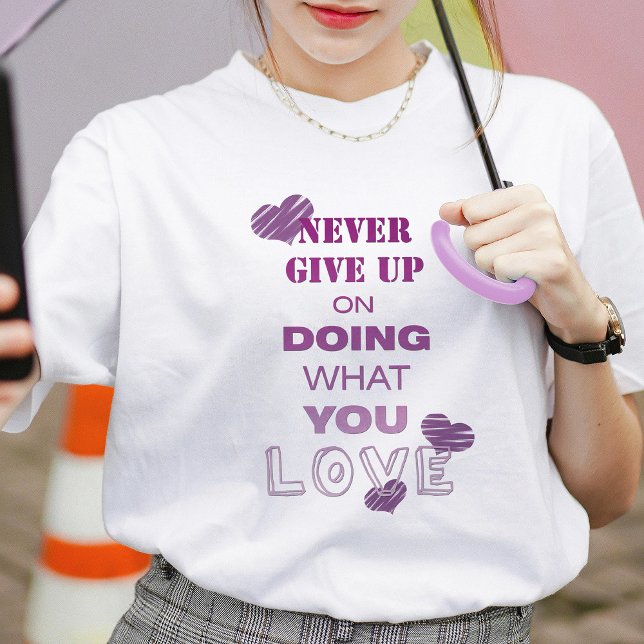 T-shirts Faça o que você ama por texto motivacional Típgraf (Criador carregado)