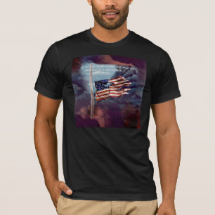 T-shirts Fallen, Mas Não Esquecido, Fumaça e Bandeira Rasga