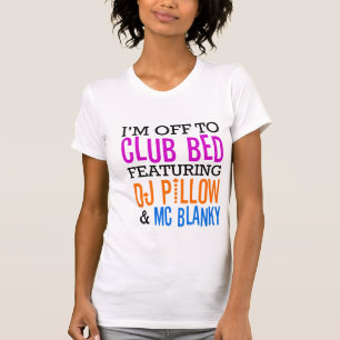 T-shirts Feat do Clube Bed. Travesseiro Dj e MC em branco
