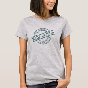 T-shirts Feito em 1999, com a marca de borracha circular, a