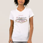 T-shirts Festa de solteira em Las Vegas - Dusty Rosa<br><div class="desc">Camiseta. Festa de solteira em Las Vegas em ouro metálico falso e rosa poeirento. ⭐ Este produto é 100% personalizável. Gráficos e/ou texto podem ser adicionados, excluídos, movidos, redimensionados, mudados, rodados etc... 99% dos meus designs na minha loja são feitos em camadas. Isso facilita o redimensionamento e a movimentação de...</div>