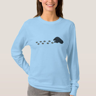 T-shirts Filhote de cachorro preto sonolento do laboratóri