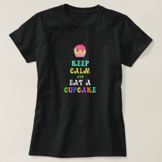 T-shirts Fique Calmo E Coma Um Cupcake De Caráter Engraçado