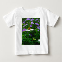 Flor de Cone branca, flores roxas e mariposas